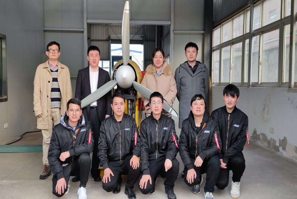 劲旋风适航团队与中国民用航空适航审定中心审查组共同制定 “一本计划”: XF2-T型螺旋桨完成多项整机试验
